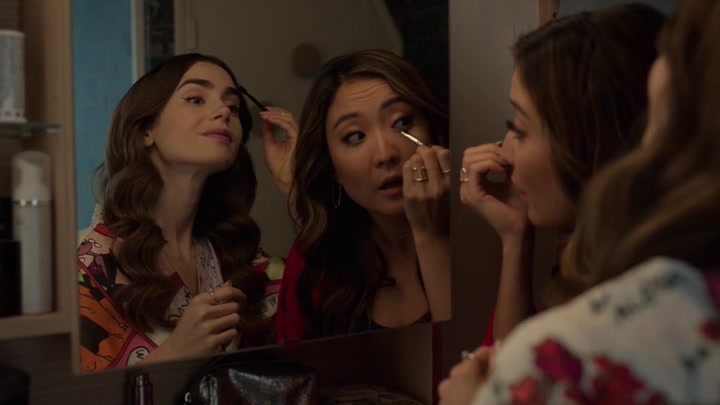 Emily_in_Paris_S02E05_WEBRip_x264-ION10_2160.jpg