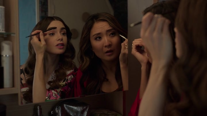Emily_in_Paris_S02E05_WEBRip_x264-ION10_2165.jpg