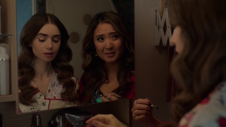 Emily_in_Paris_S02E05_WEBRip_x264-ION10_2172.jpg