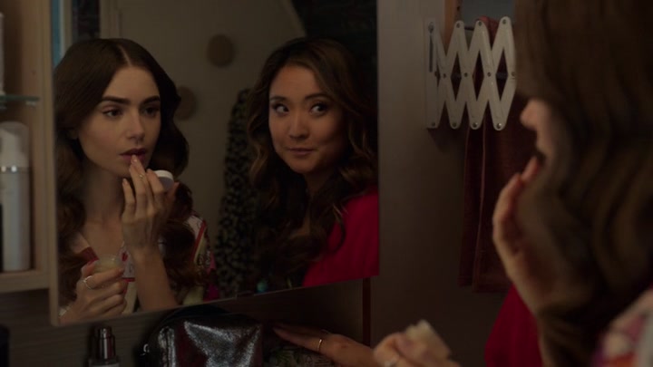 Emily_in_Paris_S02E05_WEBRip_x264-ION10_2181.jpg