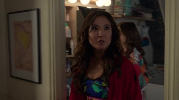 Emily_in_Paris_S02E05_WEBRip_x264-ION10_2187.jpg
