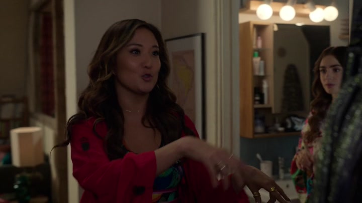 Emily_in_Paris_S02E05_WEBRip_x264-ION10_2189.jpg