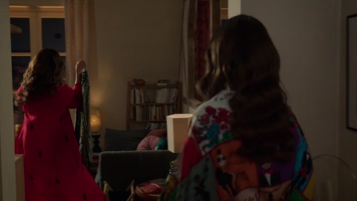 Emily_in_Paris_S02E05_WEBRip_x264-ION10_2202.jpg Emily_in_Paris_S02E05_WEBRip_x264-ION10_2202.jpg