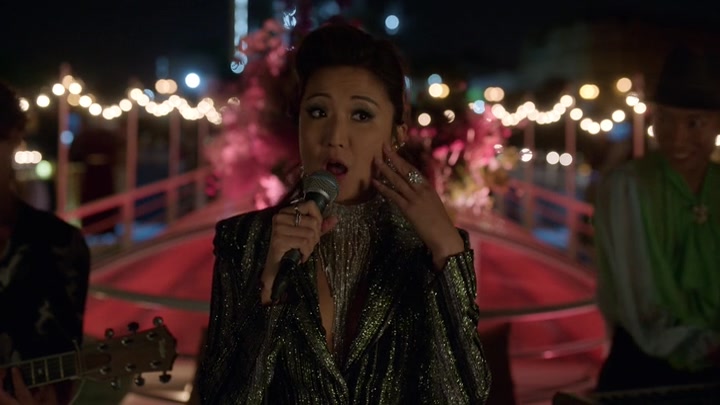 Emily_in_Paris_S02E05_WEBRip_x264-ION10_2230.jpg
