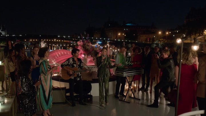 Emily_in_Paris_S02E05_WEBRip_x264-ION10_2239.jpg