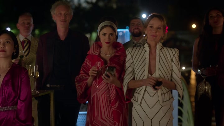 Emily_in_Paris_S02E05_WEBRip_x264-ION10_2260.jpg