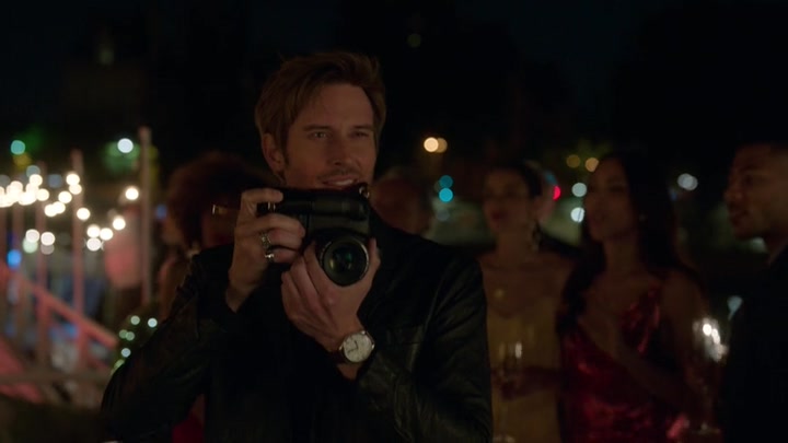 Emily_in_Paris_S02E05_WEBRip_x264-ION10_2283.jpg