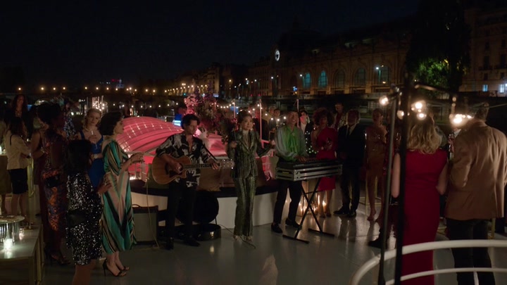 Emily_in_Paris_S02E05_WEBRip_x264-ION10_2296.jpg