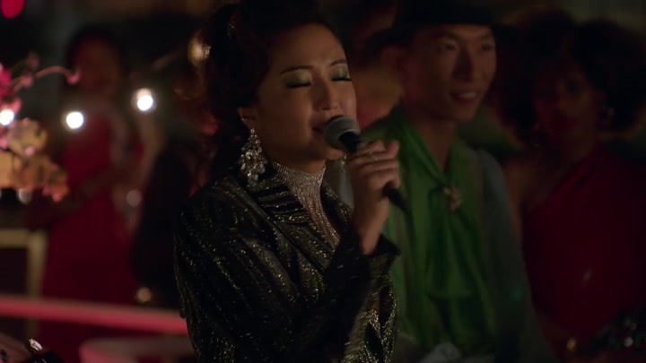 Emily_in_Paris_S02E05_WEBRip_x264-ION10_2301.jpg