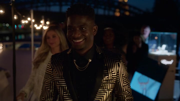 Emily_in_Paris_S02E05_WEBRip_x264-ION10_2314.jpg