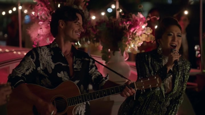 Emily_in_Paris_S02E05_WEBRip_x264-ION10_2319.jpg