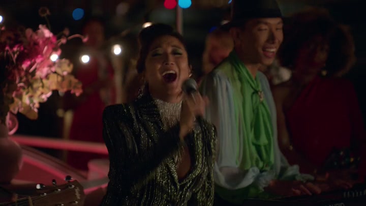 Emily_in_Paris_S02E05_WEBRip_x264-ION10_2327.jpg