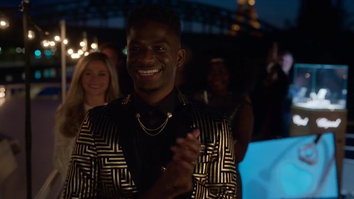 Emily_in_Paris_S02E05_WEBRip_x264-ION10_2368.jpg