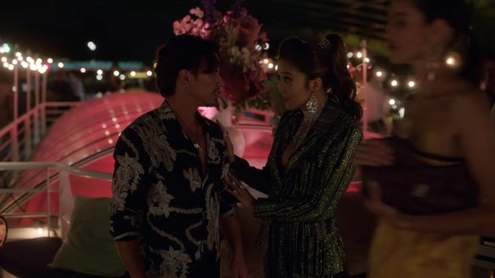 Emily_in_Paris_S02E05_WEBRip_x264-ION10_2395.jpg