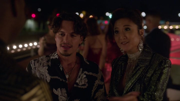 Emily_in_Paris_S02E05_WEBRip_x264-ION10_2412.jpg