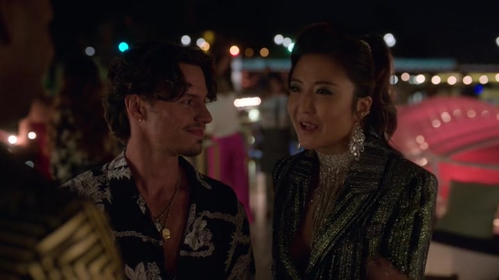 Emily_in_Paris_S02E05_WEBRip_x264-ION10_2424.jpg
