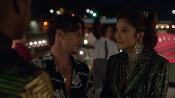 Emily_in_Paris_S02E05_WEBRip_x264-ION10_2435.jpg