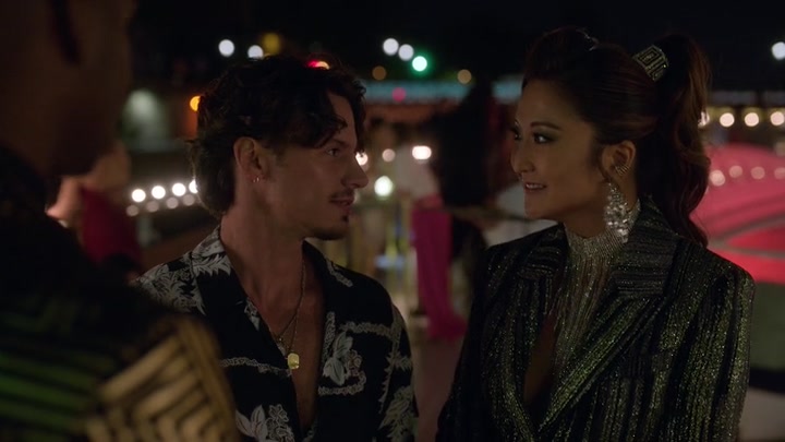 Emily_in_Paris_S02E05_WEBRip_x264-ION10_2436.jpg