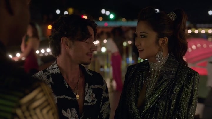 Emily_in_Paris_S02E05_WEBRip_x264-ION10_2438.jpg
