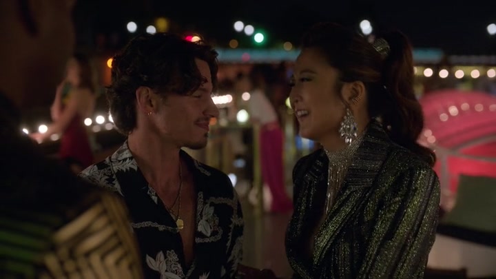 Emily_in_Paris_S02E05_WEBRip_x264-ION10_2439.jpg