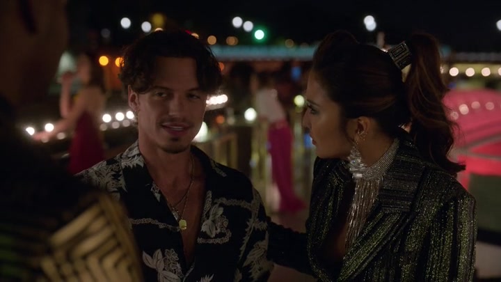 Emily_in_Paris_S02E05_WEBRip_x264-ION10_2442.jpg
