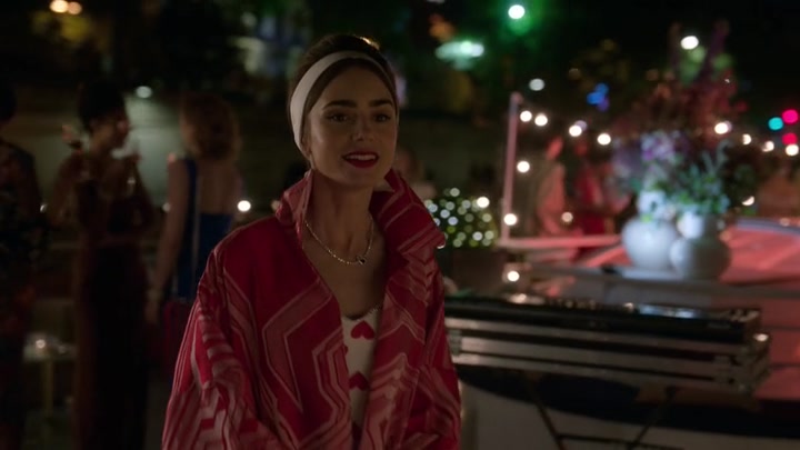 Emily_in_Paris_S02E05_WEBRip_x264-ION10_2461.jpg