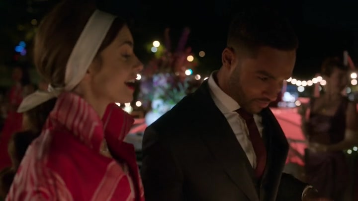 Emily_in_Paris_S02E05_WEBRip_x264-ION10_2473.jpg