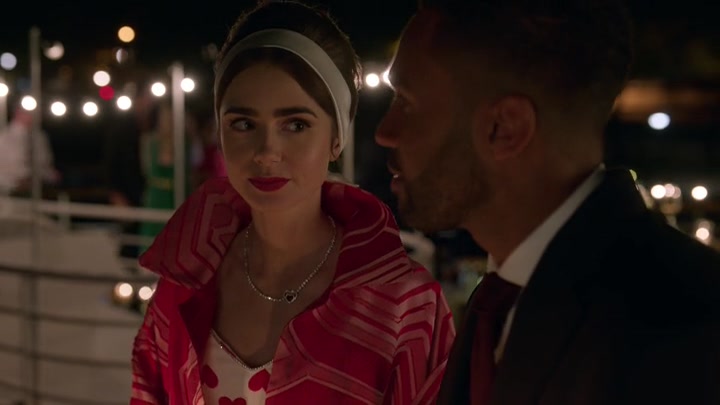 Emily_in_Paris_S02E05_WEBRip_x264-ION10_2498.jpg