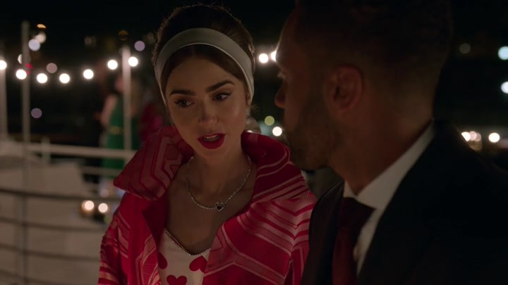 Emily_in_Paris_S02E05_WEBRip_x264-ION10_2508.jpg