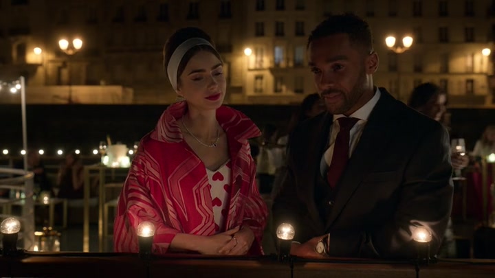 Emily_in_Paris_S02E05_WEBRip_x264-ION10_2514.jpg