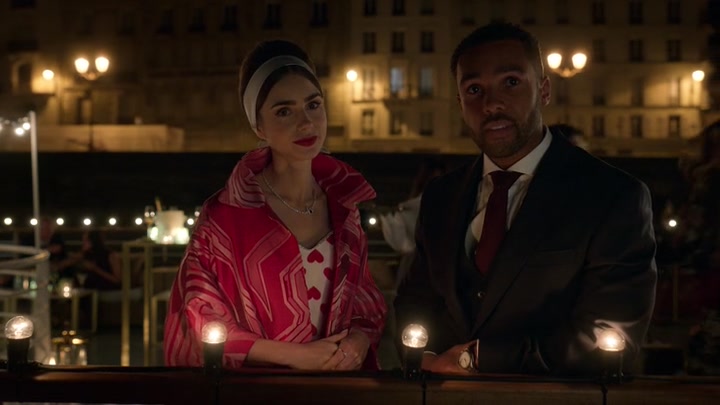 Emily_in_Paris_S02E05_WEBRip_x264-ION10_2515.jpg