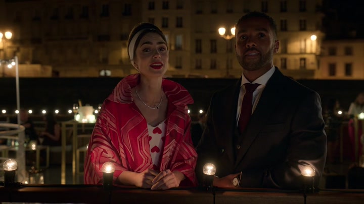 Emily_in_Paris_S02E05_WEBRip_x264-ION10_2525.jpg
