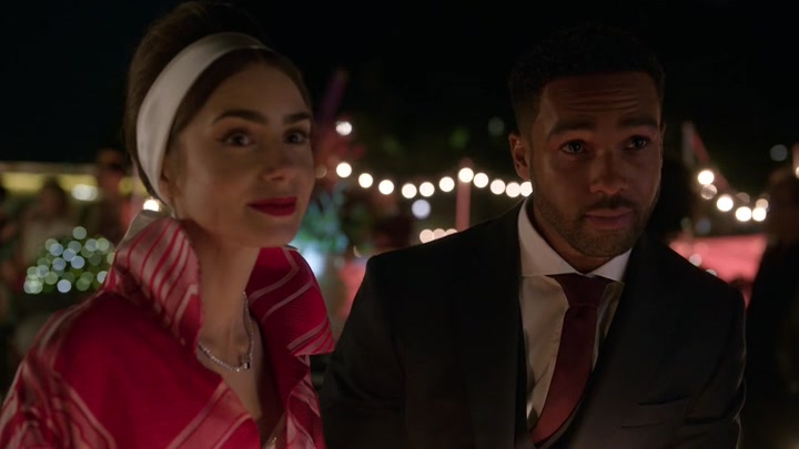 Emily_in_Paris_S02E05_WEBRip_x264-ION10_2532.jpg