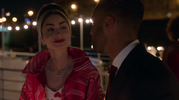 Emily_in_Paris_S02E05_WEBRip_x264-ION10_2542.jpg