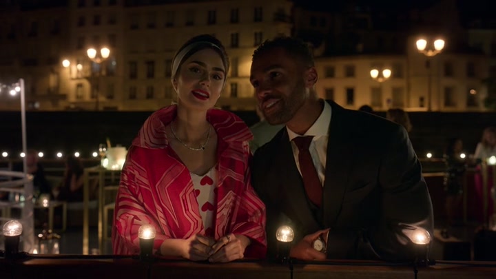 Emily_in_Paris_S02E05_WEBRip_x264-ION10_2546.jpg