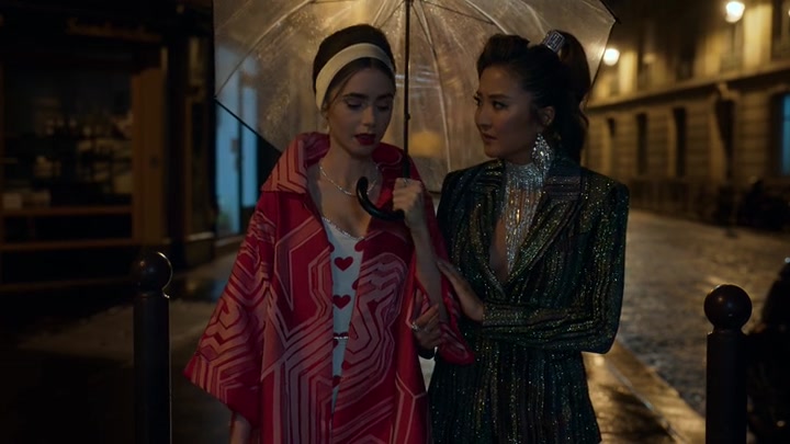 Emily_in_Paris_S02E05_WEBRip_x264-ION10_2579.jpg