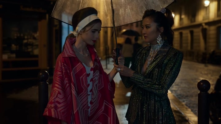 Emily_in_Paris_S02E05_WEBRip_x264-ION10_2582.jpg