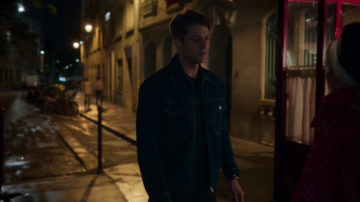 Emily_in_Paris_S02E05_WEBRip_x264-ION10_2606.jpg