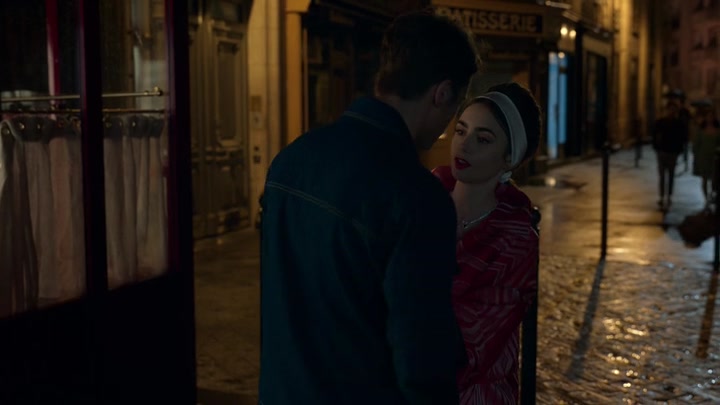 Emily_in_Paris_S02E05_WEBRip_x264-ION10_2609.jpg