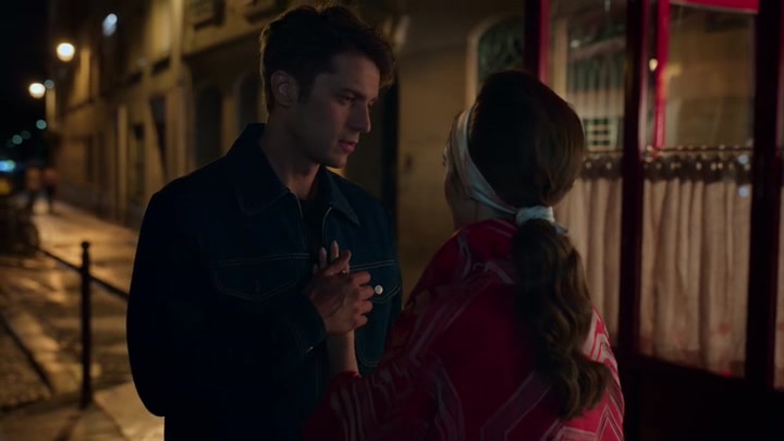 Emily_in_Paris_S02E05_WEBRip_x264-ION10_2613.jpg