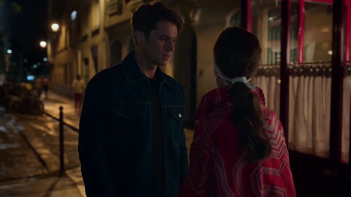 Emily_in_Paris_S02E05_WEBRip_x264-ION10_2622.jpg