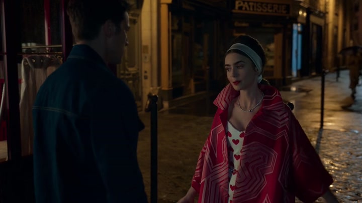 Emily_in_Paris_S02E05_WEBRip_x264-ION10_2629.jpg