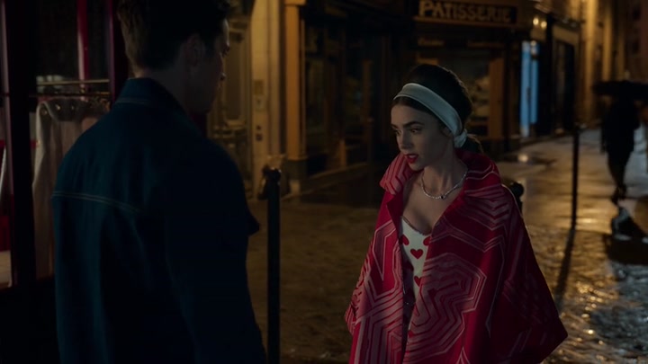 Emily_in_Paris_S02E05_WEBRip_x264-ION10_2633.jpg