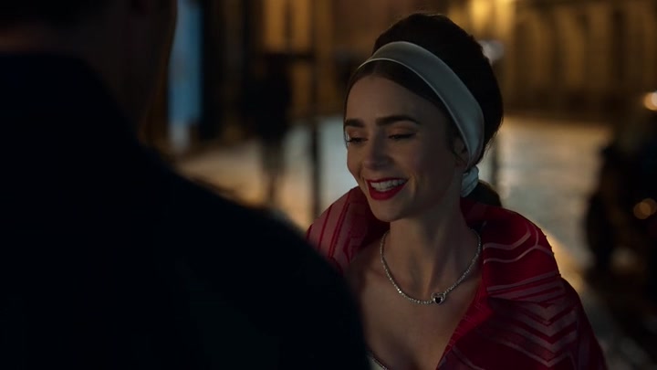 Emily_in_Paris_S02E05_WEBRip_x264-ION10_2642.jpg