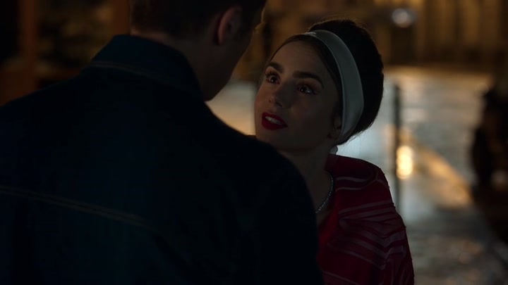 Emily_in_Paris_S02E05_WEBRip_x264-ION10_2660.jpg
