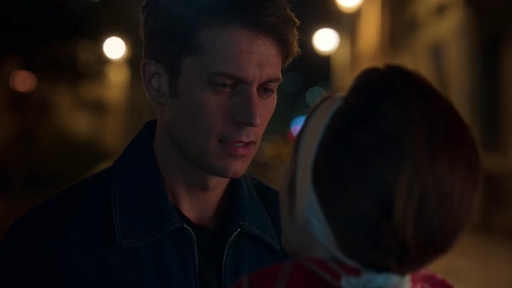 Emily_in_Paris_S02E05_WEBRip_x264-ION10_2679.jpg