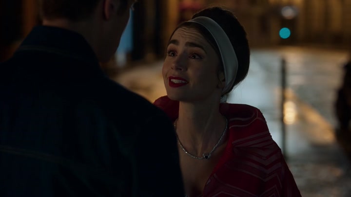 Emily_in_Paris_S02E05_WEBRip_x264-ION10_2681.jpg