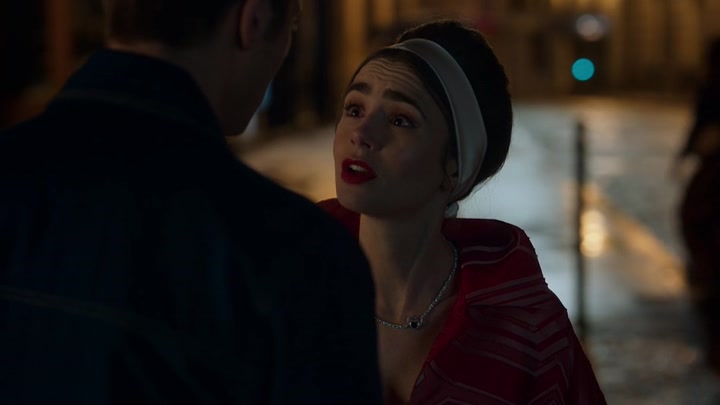 Emily_in_Paris_S02E05_WEBRip_x264-ION10_2688.jpg