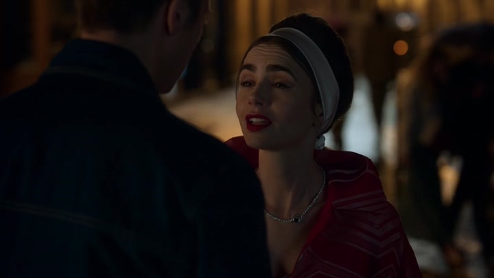 Emily_in_Paris_S02E05_WEBRip_x264-ION10_2697.jpg