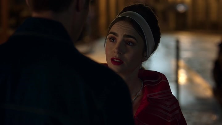 Emily_in_Paris_S02E05_WEBRip_x264-ION10_2724.jpg